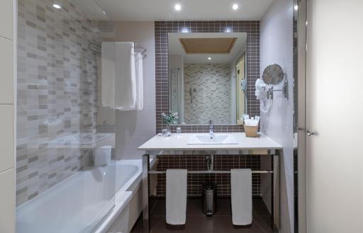Elba Carlota Beach & Golf Resort - Housity