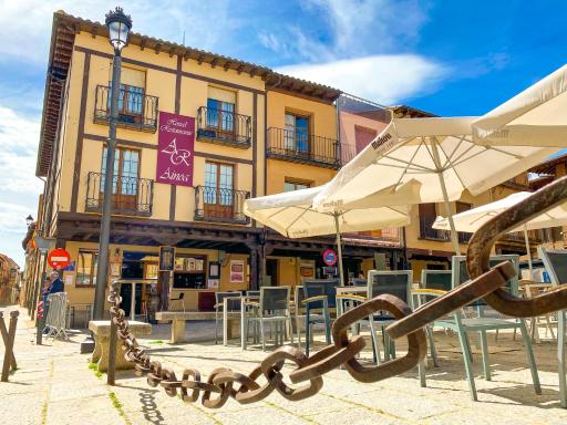 Hostal Restaurante Ainoa - Housity