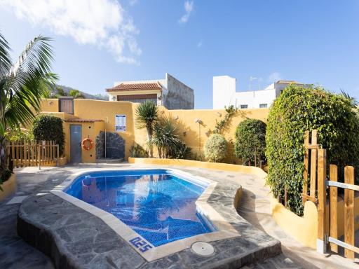 EDEN RENTALS North Paradise 'House A' - Housity