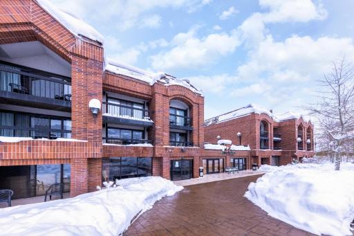 Raintree's Park Plaza Park City - Housity
