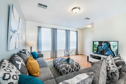 Beautiful Newly Updated Townhome Sleeps 10 - Housity