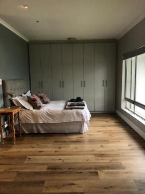 Kortrijk Paarl Self Catering - Housity