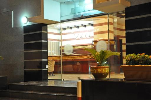Sahara Hotel Apartments - Housity