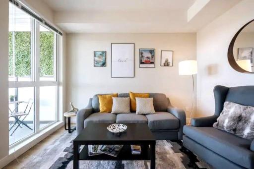Stylish Modern Apartment in the Heart of Victoria - Housity