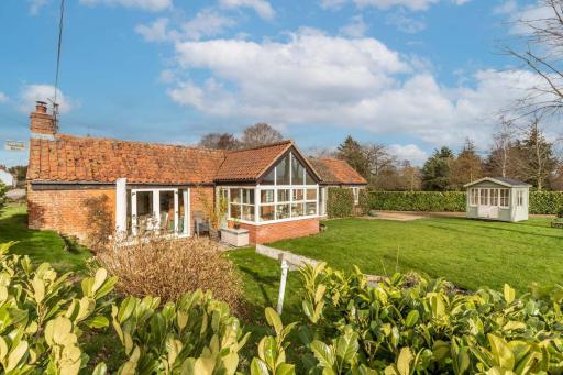 Host & Stay - Woodfalls Barn - Housity
