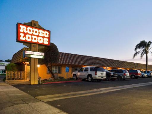 Rodeo Lodge - Housity
