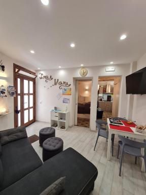 Tra i Mari - Housity