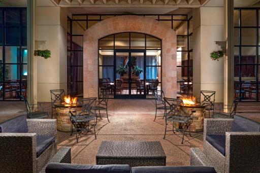 Sheraton Phoenix Crescent - Housity