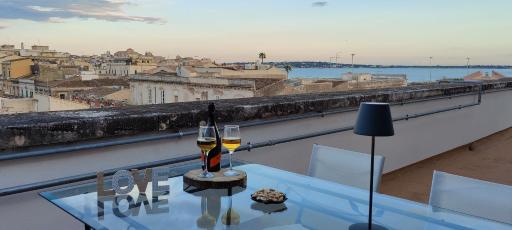 La Terrazza Su Ortigia Seaview Apartment - Housity