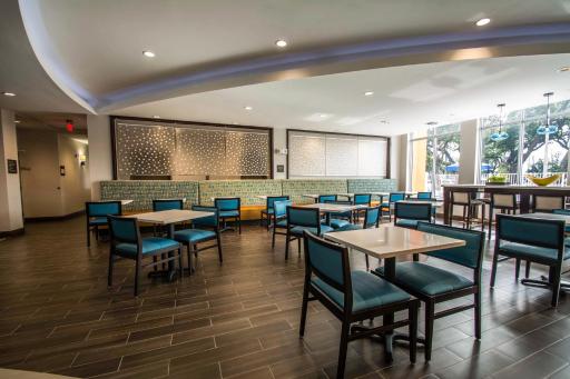 Comfort Suites Fort Lauderdale Airport South & Cruise Port - Housity