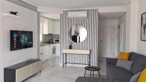 lovely sunny apartment with shared pool and private parking - Housity