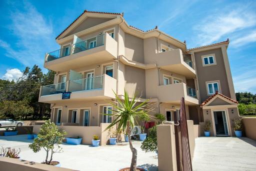 Egialion Iqia - Housity