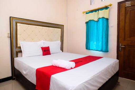 RedDoorz Syariah near Exit Toll Palur - Housity