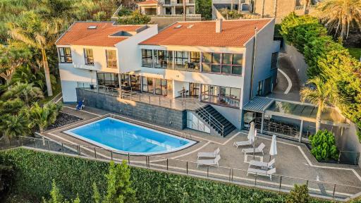 Ample villa with pool and gorgeous ocean view - Housity