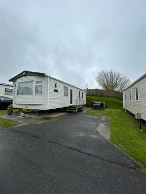 Delightful 2 bedroom Caravan, Pencnwc, New Quay - Housity