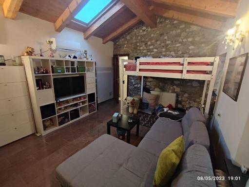 Stanza spaziosa - Housity