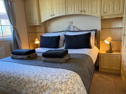 157 Amour Caravan - Housity
