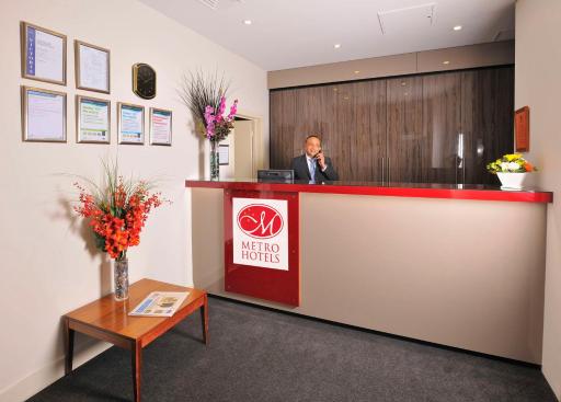 Metro Apartments On Bank Place - Housity