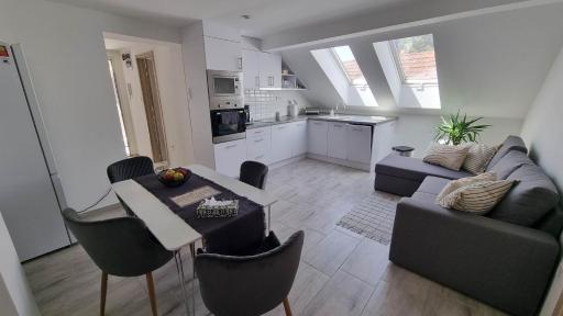 Bécsi Kapu Apartman - Housity