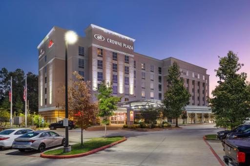 Crowne Plaza Shenandoah - Woodlands Area by IHG - Housity