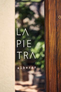 Albergo La Pietra - Housity