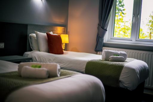 Bowes Incline Hotel - Housity