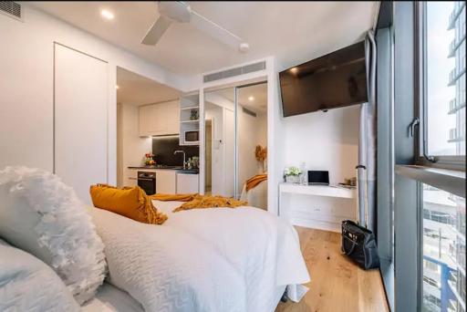 Modern Compact Studio Separate Bathroom - Housity