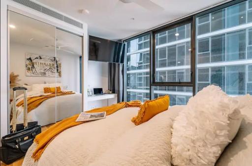 Modern Compact Studio Separate Bathroom - Housity