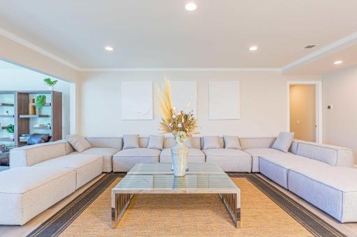 Single Level House with view and pool - Housity