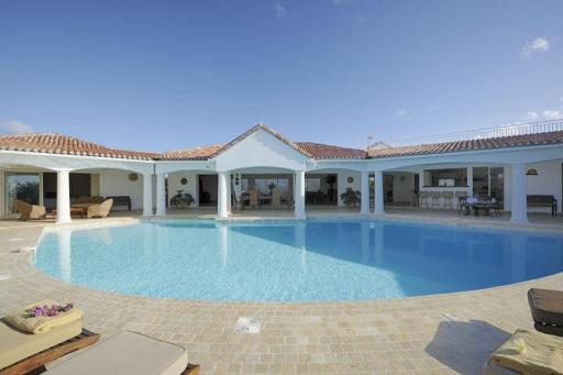 Spacious villa with sea view in Saint Martin + private pool. - Housity