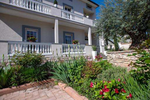 Villa Luce Assisi Rooms & Suites - Housity