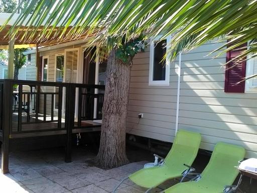 Bungalow ensoleille a Vias avec piscine partagee - Housity