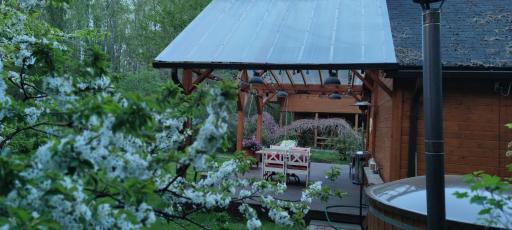Forest house with outdoor hot tub - Housity