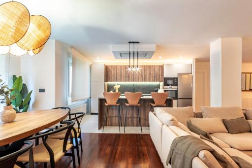 New! Lovely 4-Bedroom Loft in Bilbao - Housity