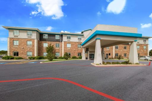 Best Western Plus Bowie Inn & Suites - Housity
