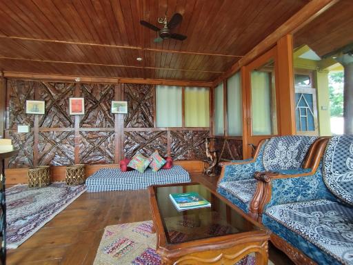 Murious Riverdale Resort - Housity