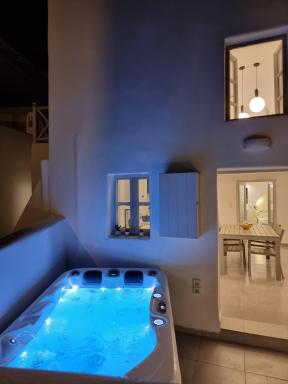 Nefeli Traditional Cave Houses - Housity