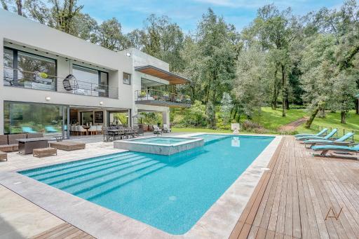 Palatial Private Pool Villa Like Your Own Resort - Housity