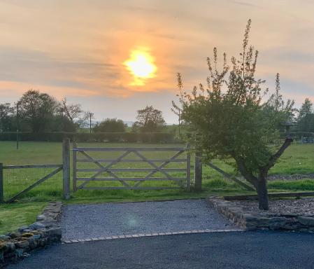 Sunset View a quiet and romantic rural retreat for 2 adults just outside ingleton - Housity