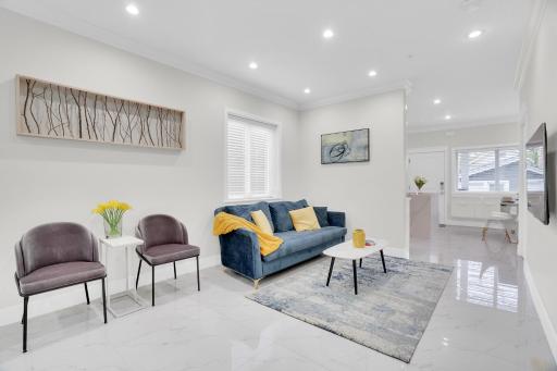 Family-Friendly, 3 Bed House - Private Backyard-Central Location - Housity