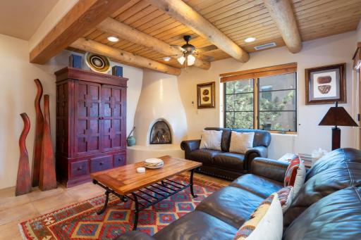 El Corazon 12, Luxury 2 BRs, Sleeps 5 - Housity