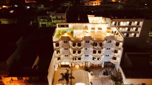 Hotel Riva Del Sole - Housity
