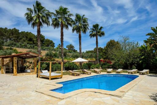 Can Sonrisa Villa - Peaceful and private villa with sea-view and sport courts - Housity