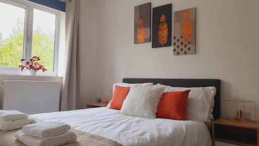 Cozy Bedroom with Garden View - Housity