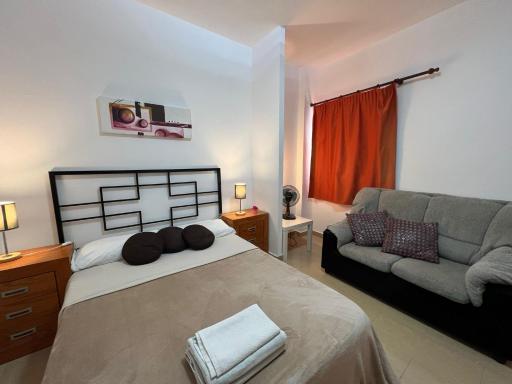 ALCAMAR Alquiler de Habitaciones con cocina y baño compartido y balcón con vista al mar! - Housity