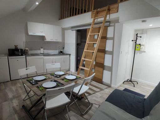 Little House : CDG-Paris-Asterix - Housity