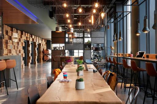 Moxy Edinburgh Fountainbridge - Housity