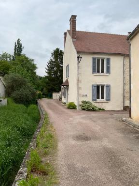 LOGIS DU FAUBOURG petite maison de charme, tranquille, calme et lumineuse - Housity