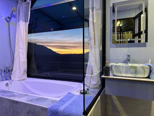 Chalets Honeymoon Cottage - Housity