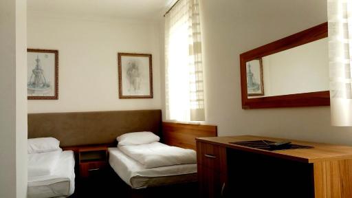 Hotel i Restauracja 13 Smaków - Housity